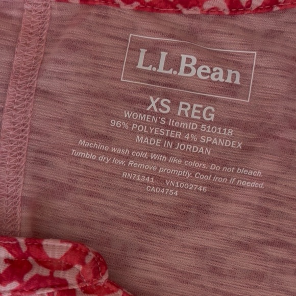 ⭐️HP⭐️ Fitted Red and White Short Sleeve Blouse - Picture 8 of 8